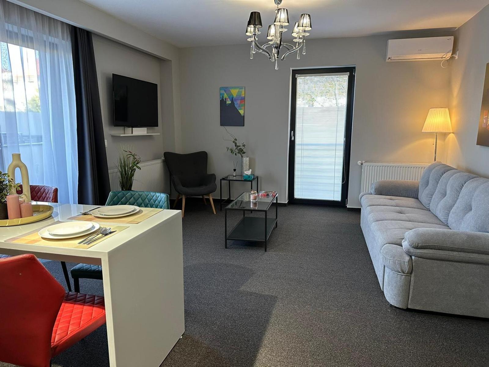Luxury Glam Apartments & Studios Near Coresi Mall Braşov Exterior foto