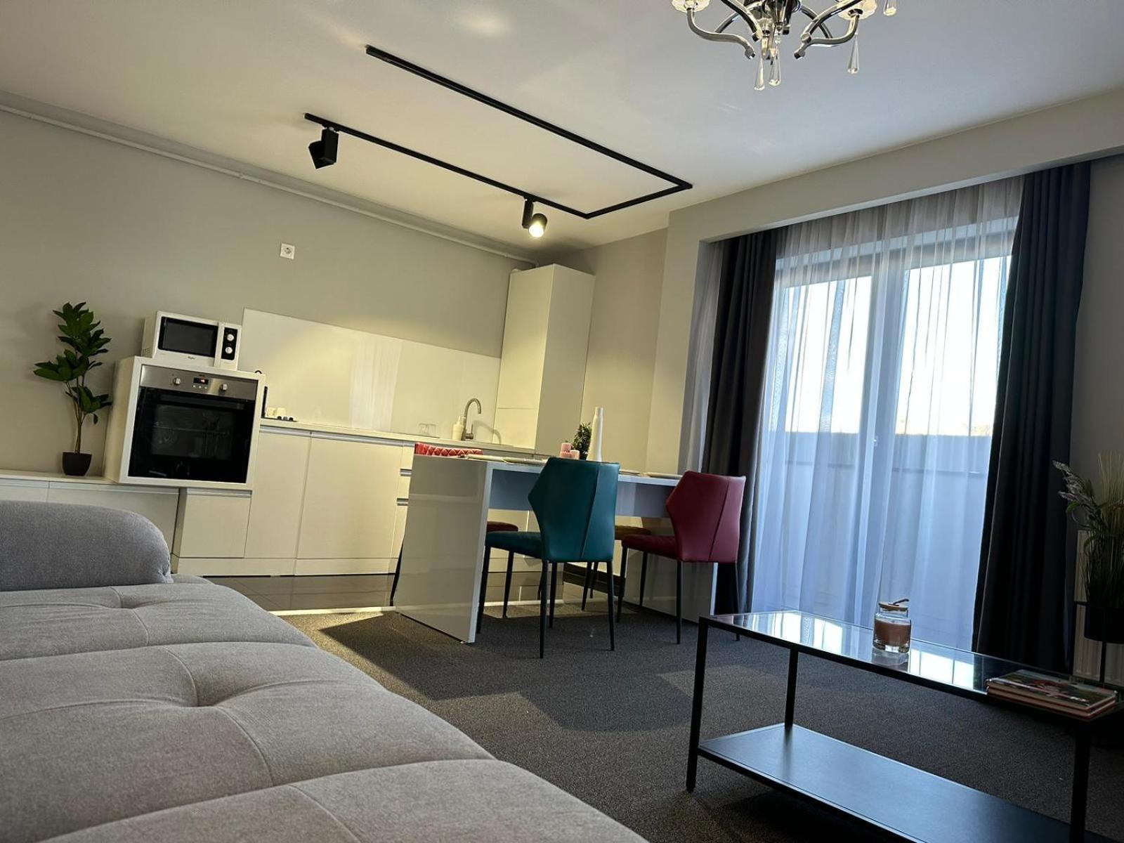 Luxury Glam Apartments & Studios Near Coresi Mall Braşov Exterior foto