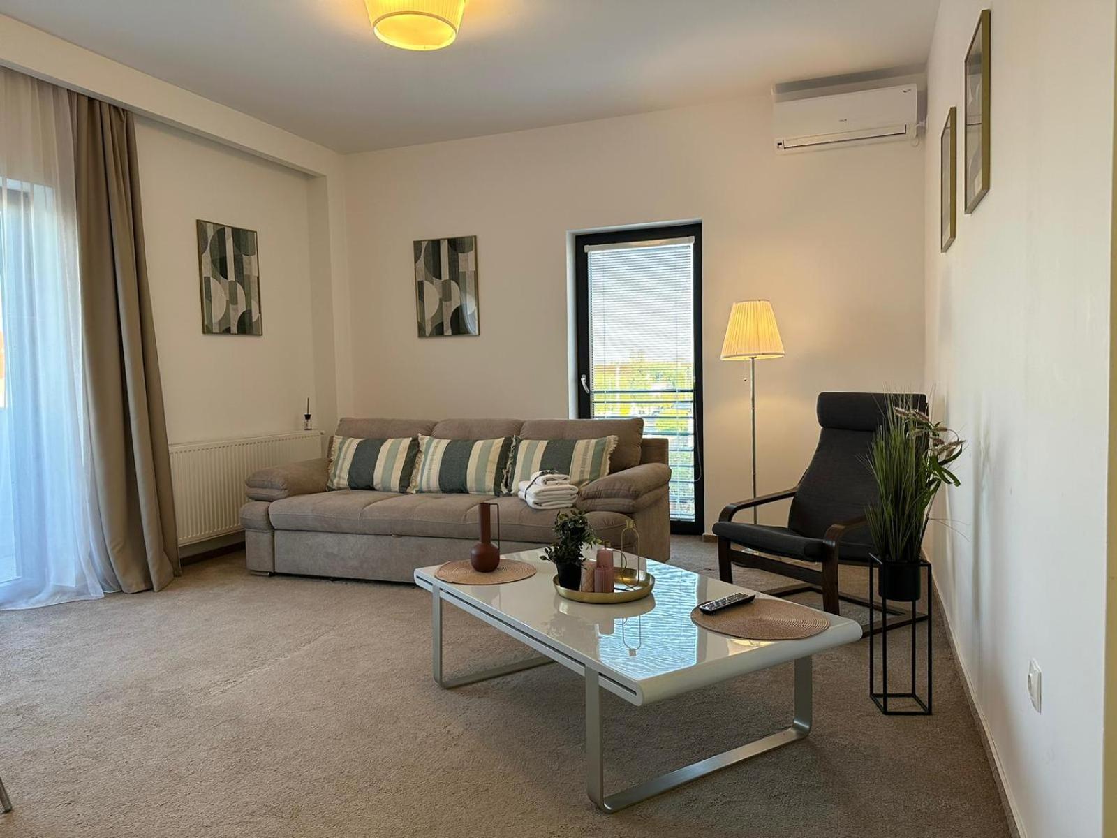 Luxury Glam Apartments & Studios Near Coresi Mall Braşov Exterior foto