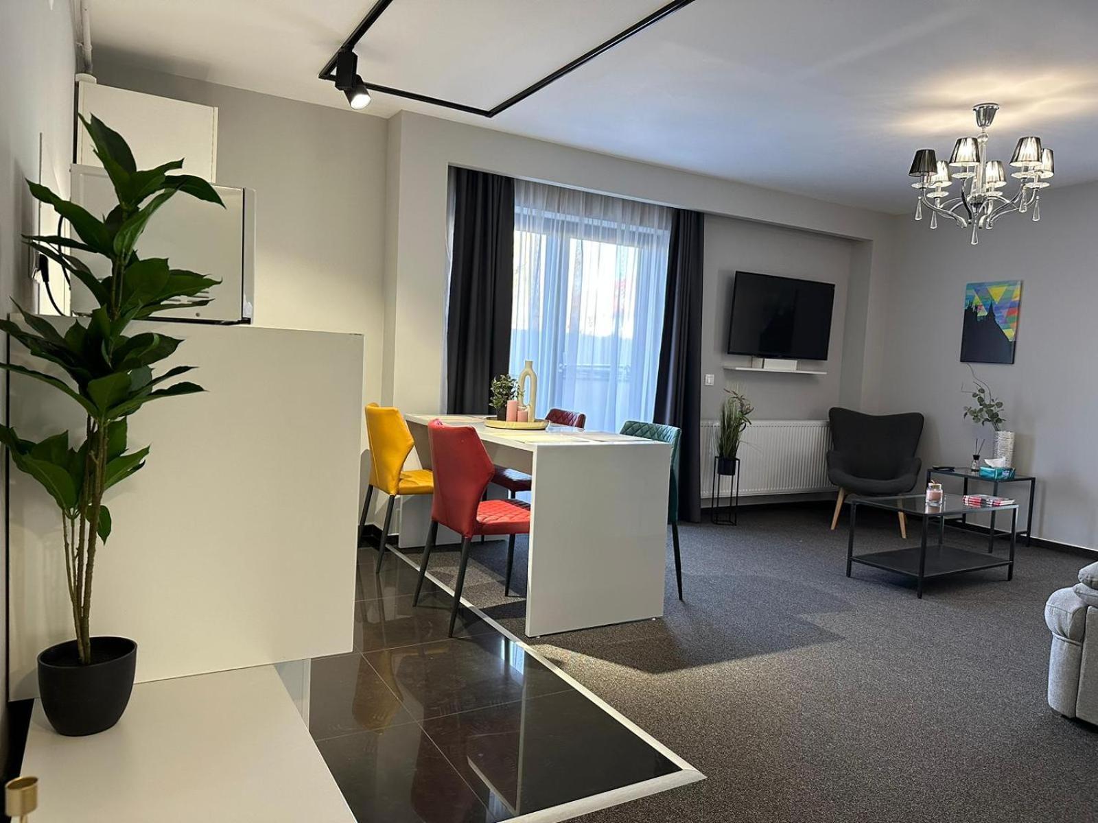 Luxury Glam Apartments & Studios Near Coresi Mall Braşov Exterior foto