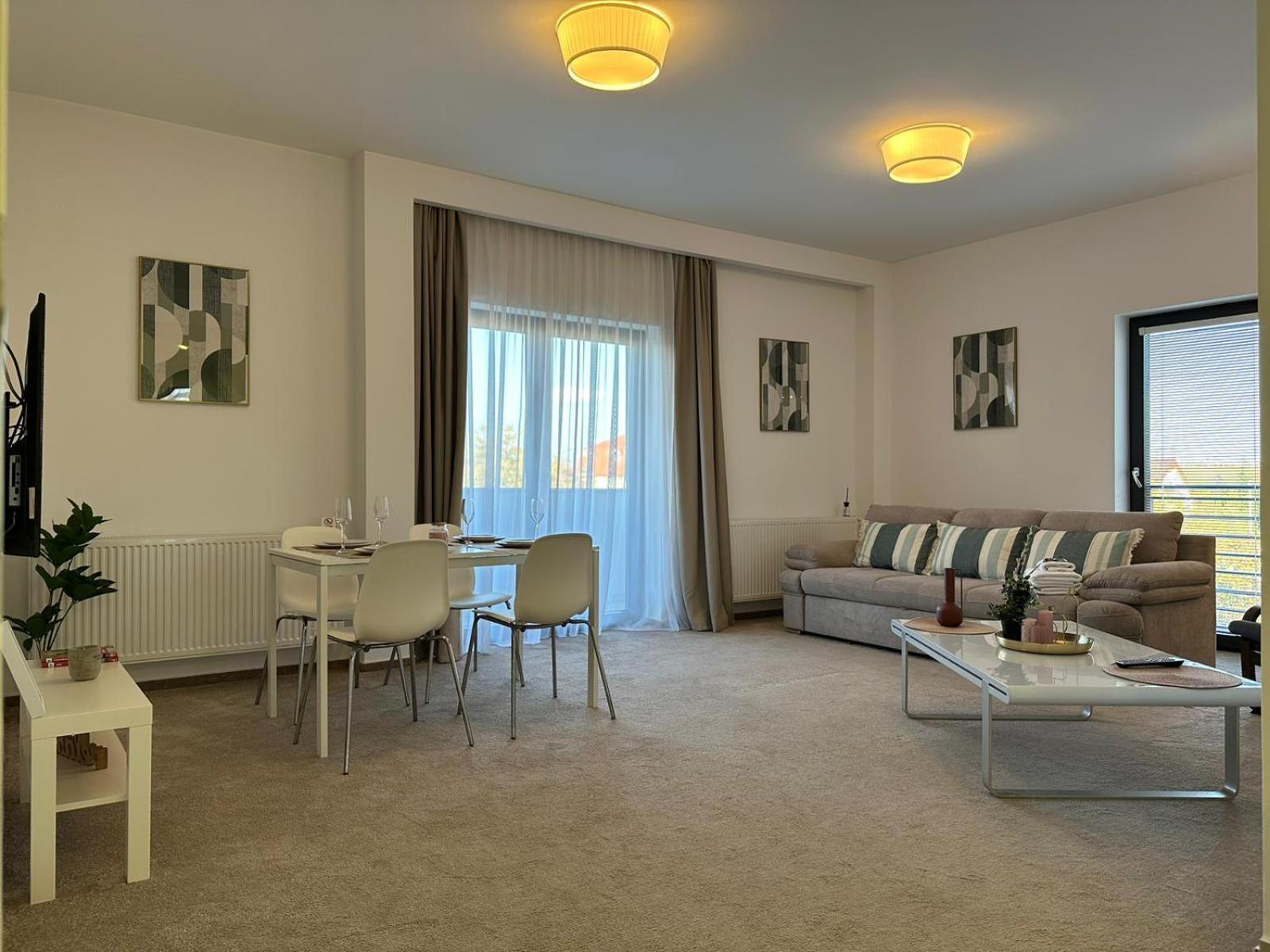 Luxury Glam Apartments & Studios Near Coresi Mall Braşov Exterior foto