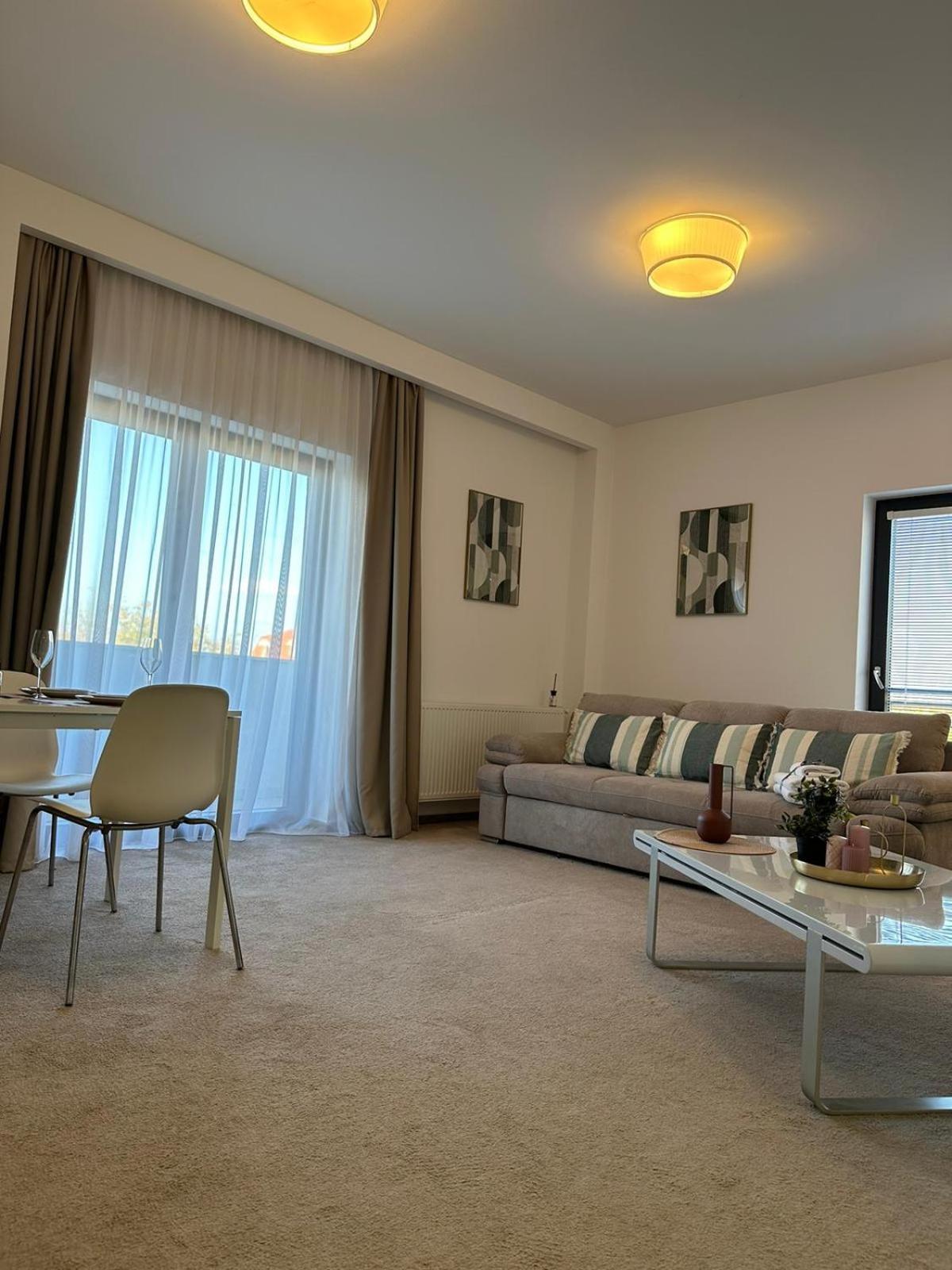 Luxury Glam Apartments & Studios Near Coresi Mall Braşov Exterior foto