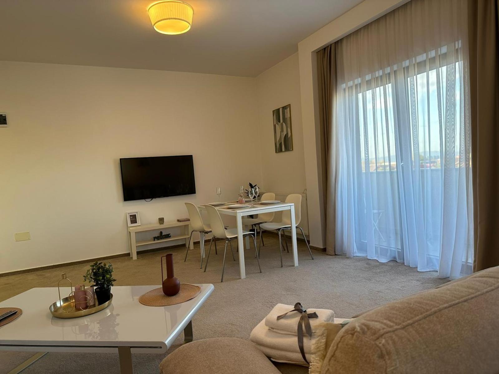 Luxury Glam Apartments & Studios Near Coresi Mall Braşov Exterior foto