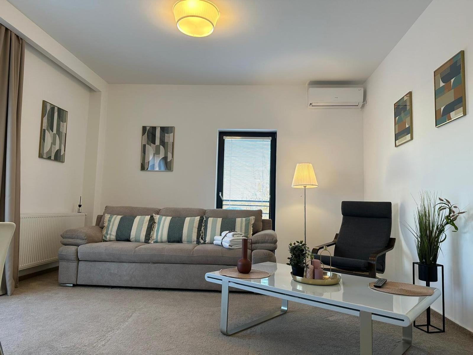 Luxury Glam Apartments & Studios Near Coresi Mall Braşov Exterior foto