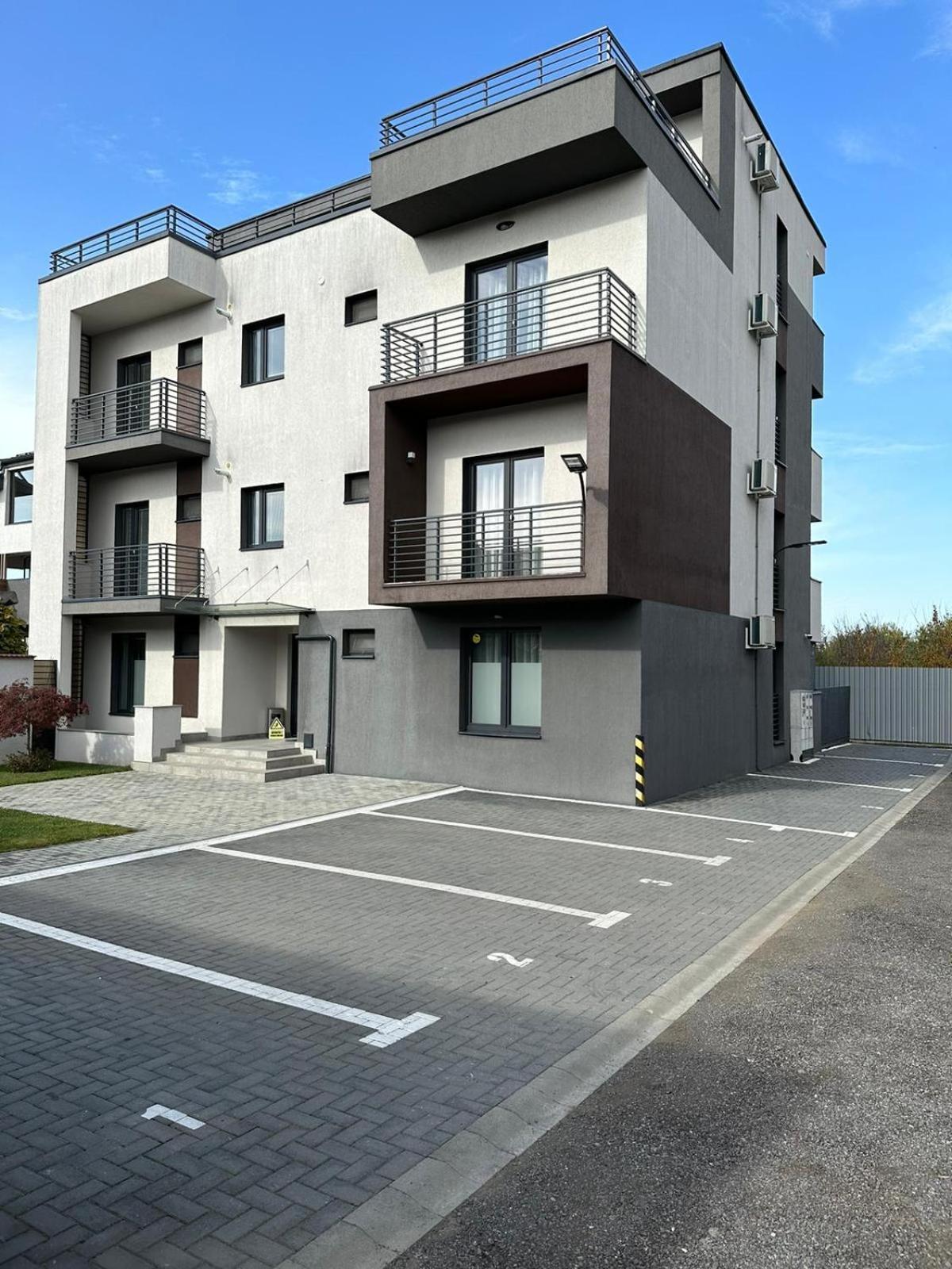 Luxury Glam Apartments & Studios Near Coresi Mall Braşov Exterior foto