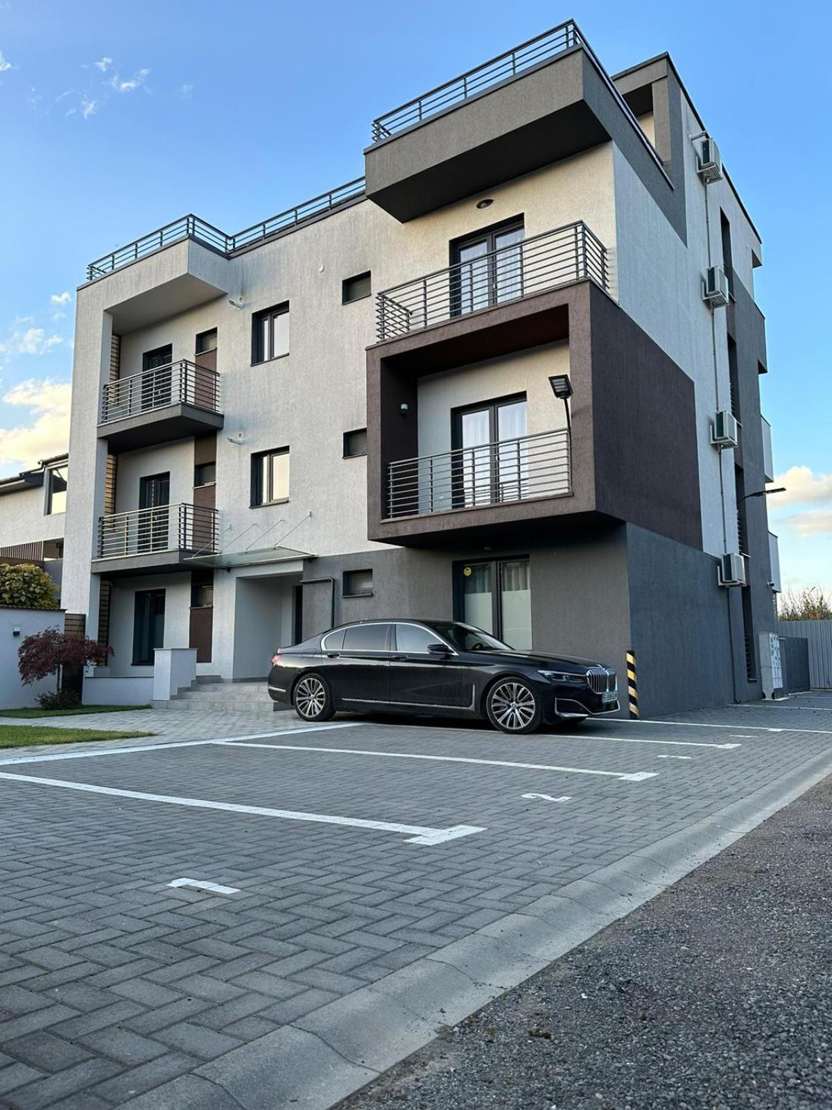 Luxury Glam Apartments & Studios Near Coresi Mall Braşov Exterior foto